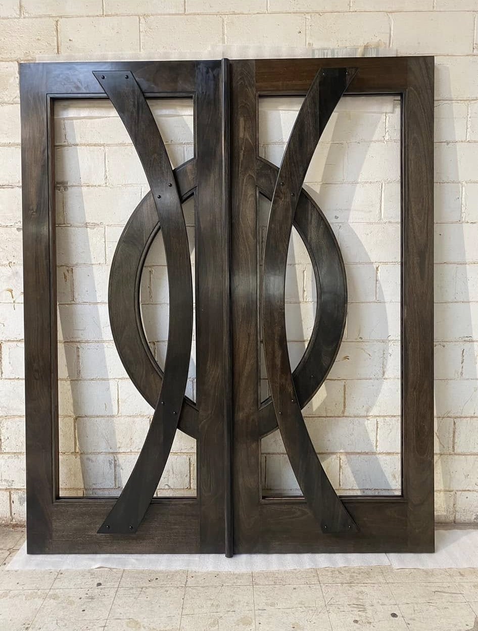 Puerta doble artística con diseño circular / Artistic double doors with circular design